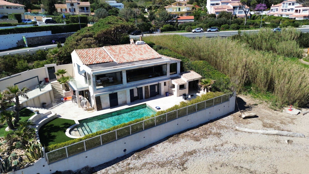 Vente Maison Saint-Aygulf - Exceptionnelle villa pied dans l'eau face à la plage, proche des calanques St aygulf