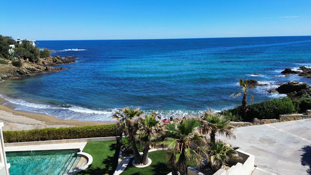 Vente Maison Saint-Aygulf - Exceptionnelle villa pied dans l'eau face à la plage, proche des calanques St aygulf