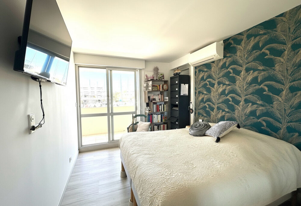 Vente Appartement Exclusivité   Bormes-les-Mimosas<br>Appartement 2 pièces rénové avec vue sur le port et aperçu mer Bormes les mimosas