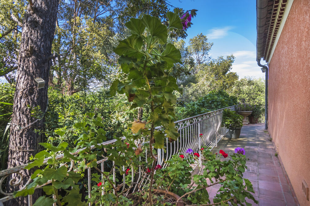 Villa de 115 m2 sur un terrain de 1500 m2 + dépendance de 50 m2