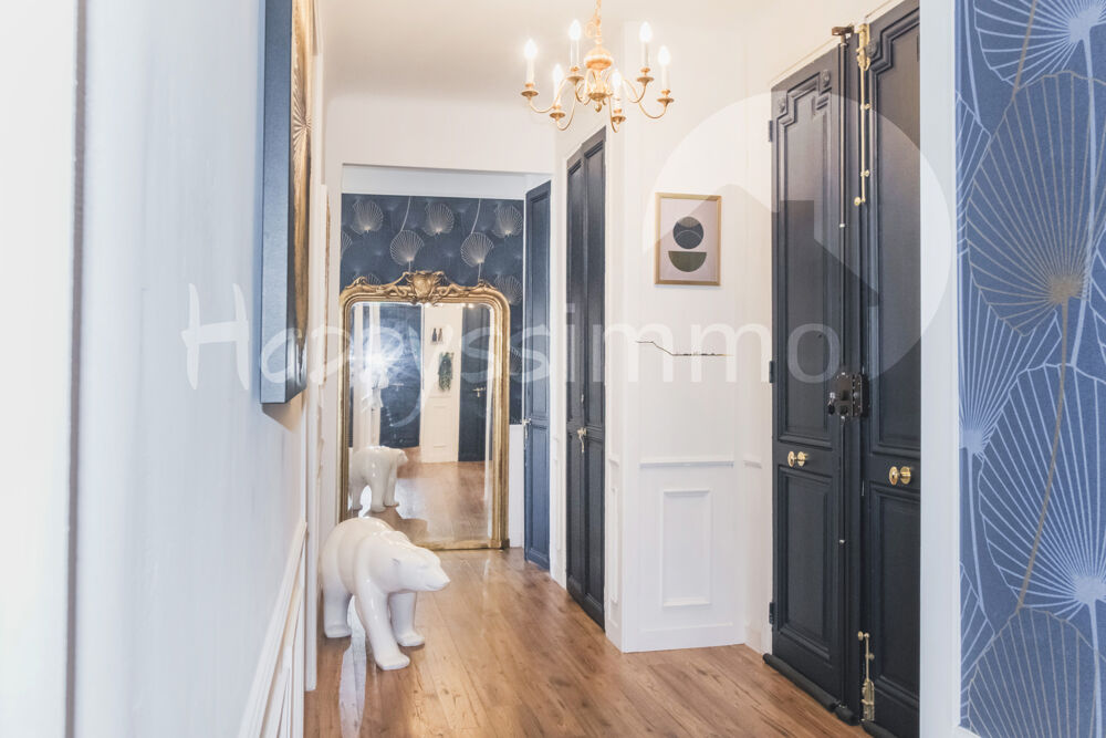 Vente Appartement Appartement haussmannien de 126 m2 avec aperçu mer, balcon filant, cave, chambre de bonne Toulon