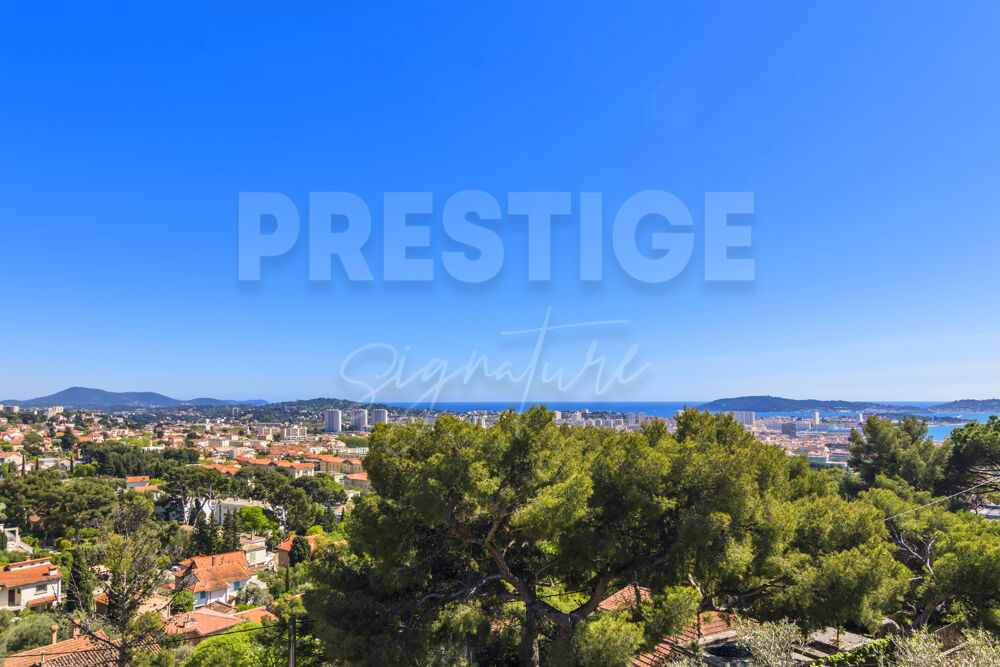 Maison 8 pièces de 245m2 sur deux niveaux, terrain de 1730m2 vue mer et Faron