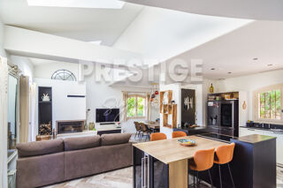 Vente Maison Bastide provençale rénovée au coeur des vignes Le castellet