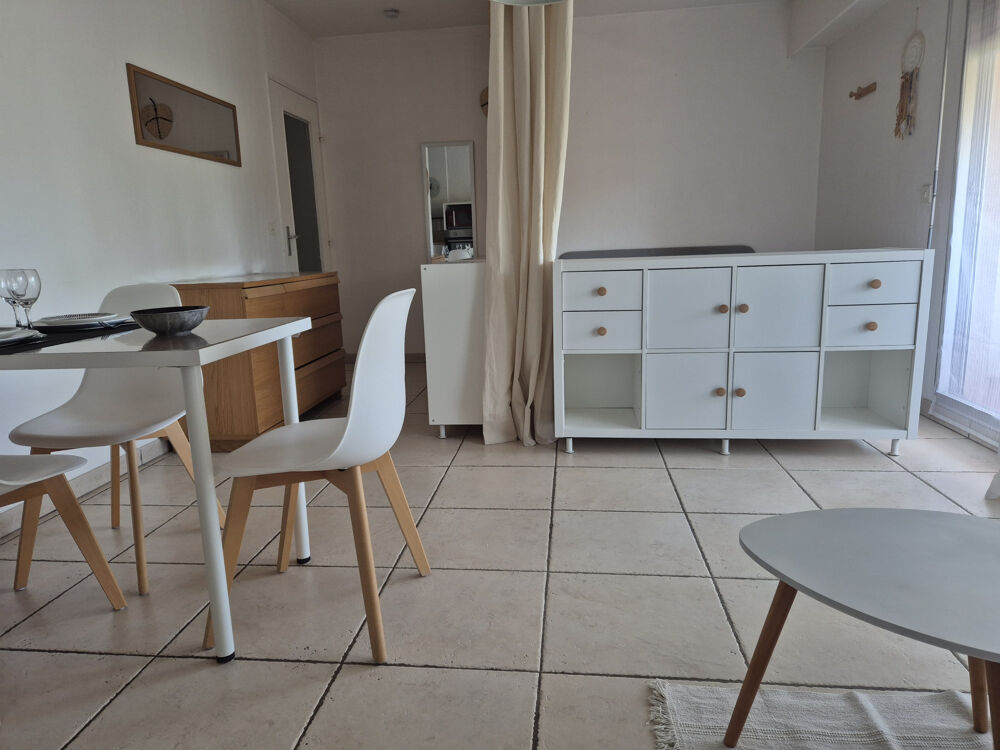 HYERES - QUARTIER OLBIUS RIQUIER - STUDIO MEUBLE - TERRASSE - PARKING PRIVATIF
