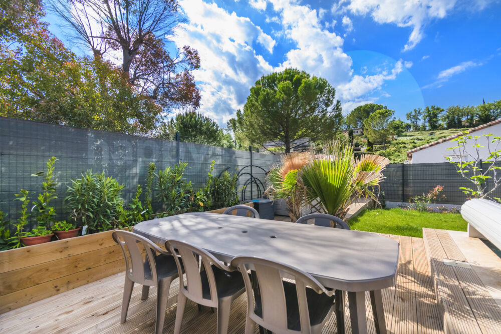 Vente Maison Villa de plain-pied contemporaine de 115 m2 sur 800 m2 de terrain avec piscine Brignoles