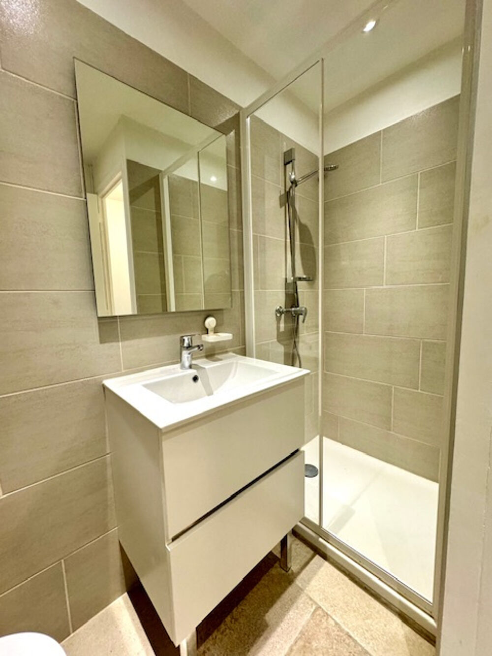 A LOUER : STUDIO MEUBLE DE 28M2 A HYERES