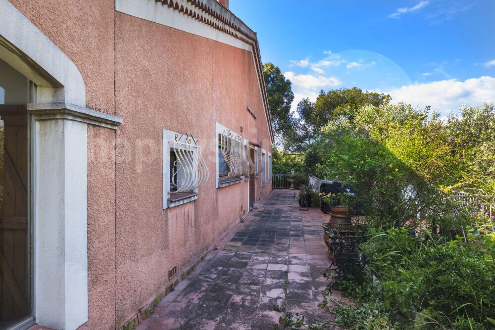 Vente Maison Villa de 115 m2 sur un terrain de 1500 m2 + dépendance de 50 m2 Le pradet