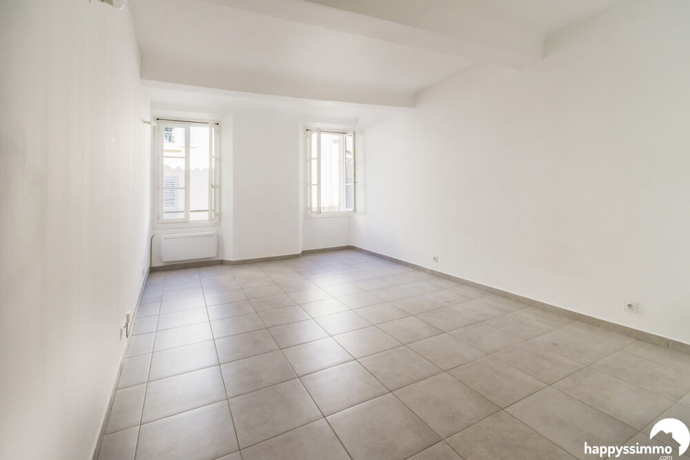 Location Appartement Studio de 34m2 dans le vieux HYERES Hyères