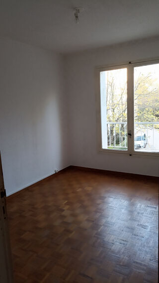  Appartement à louer 3 pièces 65 m²