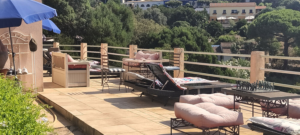 à vendre  Propriété/château Ile Du Levant (83400)
