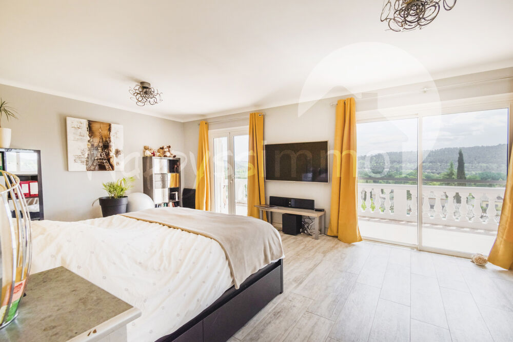 Vente Maison Villa renovée de 210 m2 sur 2880 m2 de terrain avec piscine Brignoles