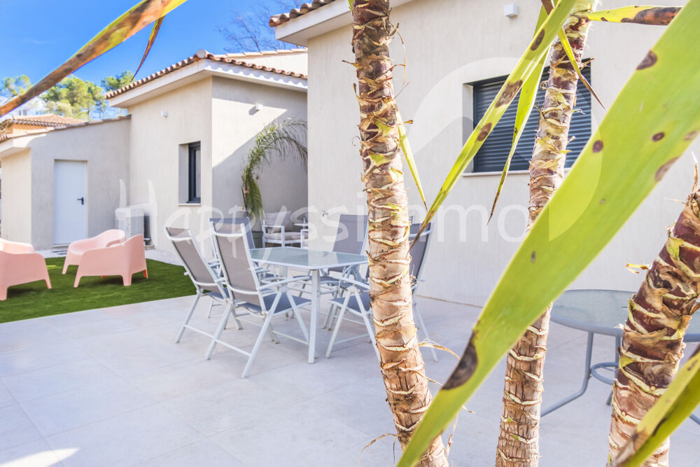 Villa contemporaine de 120 m2 sur 900 m2 de terrain avec piscine et garage
