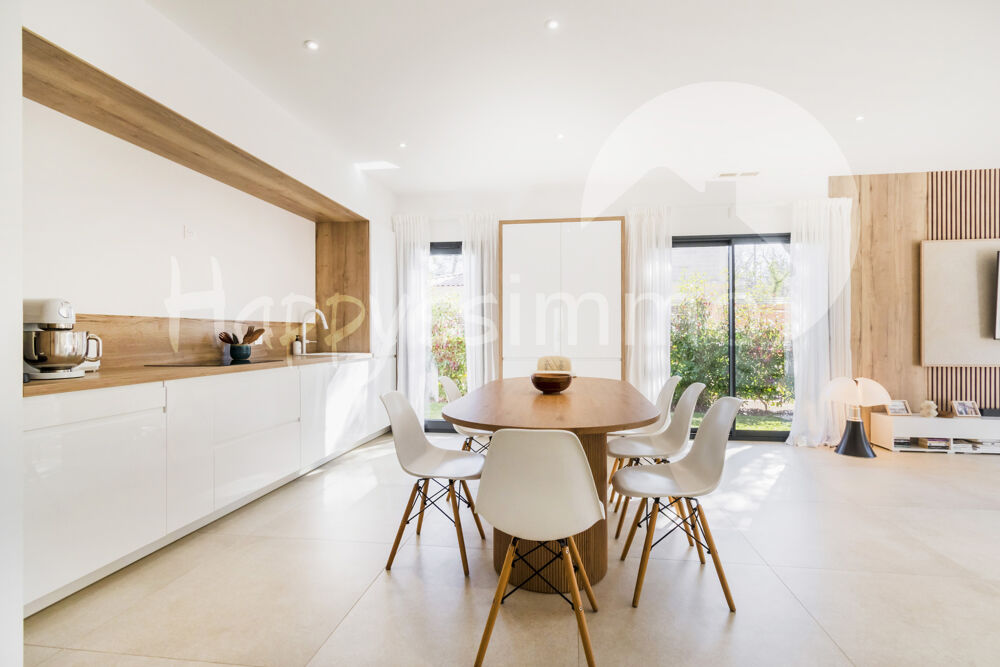Villa contemporaine de 120 m2 sur 845 m2 de terrain avec piscine chauffée