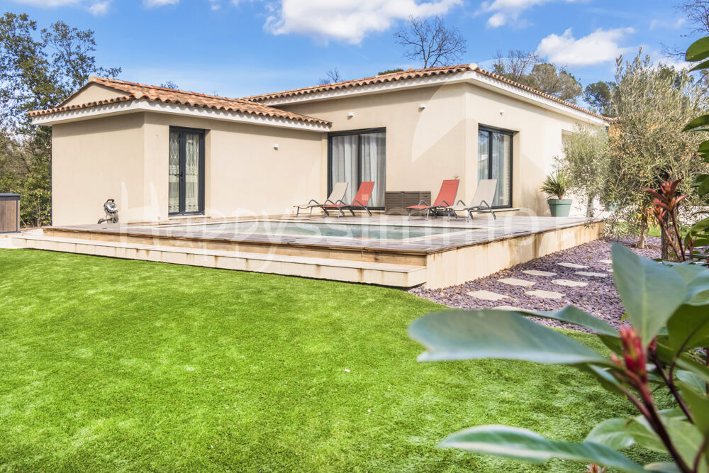Villa contemporaine de 120 m2 sur 900 m2 de terrain avec piscine et garage