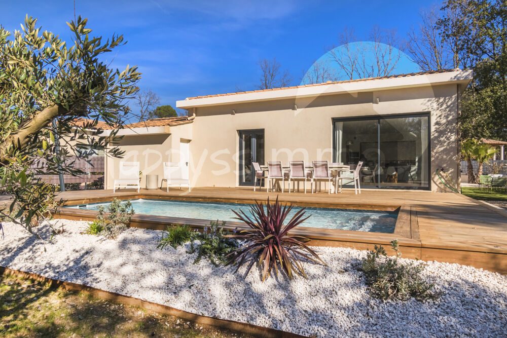 Villa contemporaine de 120 m2 sur 845 m2 de terrain avec piscine chauffée