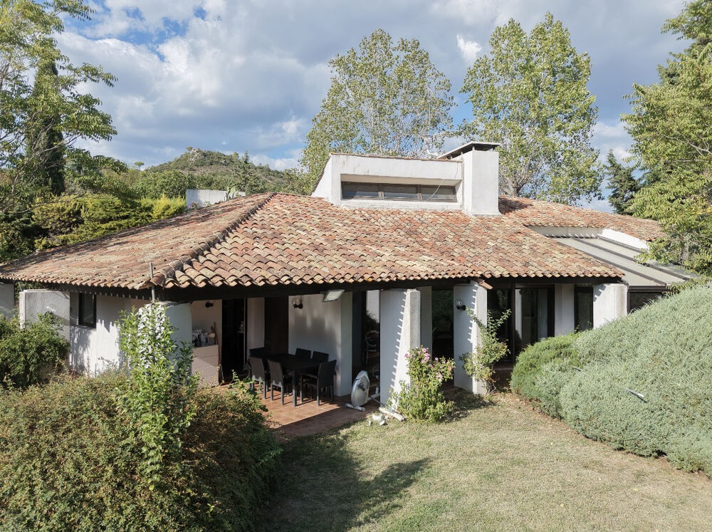 Vente Maison Villa d'architecte de 180 m2 sur 4010 m2 de terrain avec piscine Le val
