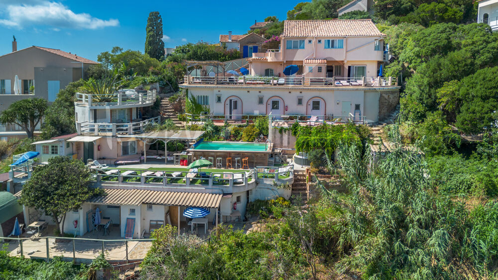 à vendre  Propriété/château Ile Du Levant (83400)