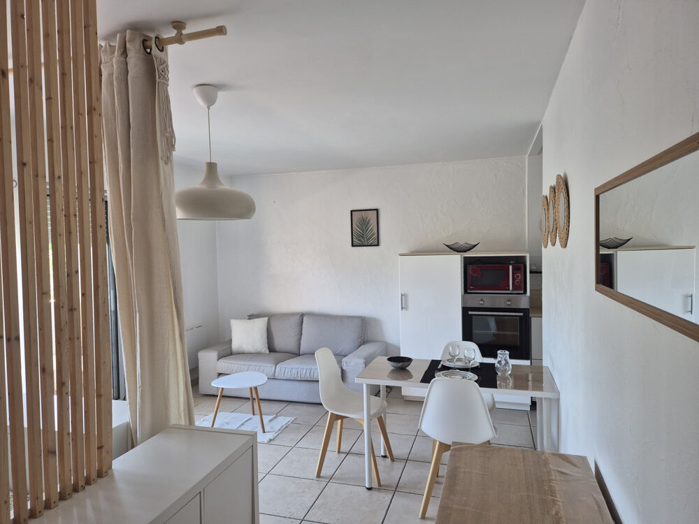 HYERES - QUARTIER OLBIUS RIQUIER - STUDIO MEUBLE - TERRASSE - PARKING PRIVATIF