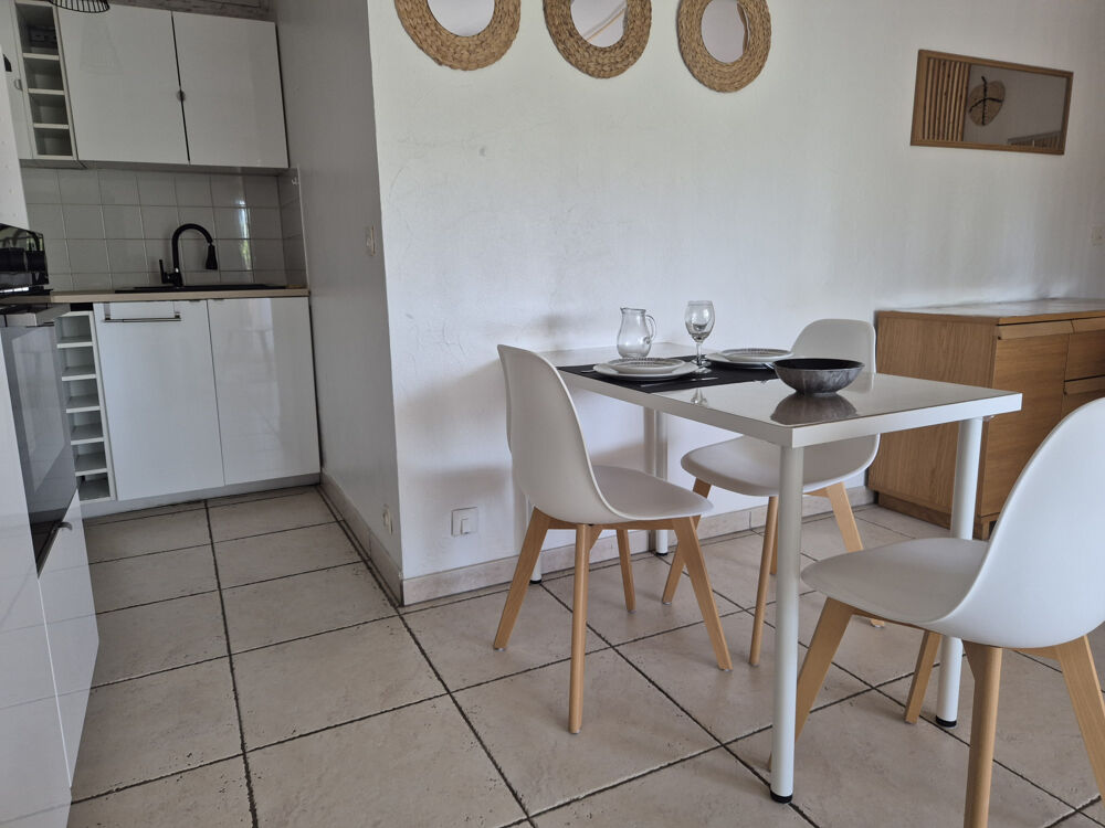 HYERES - QUARTIER OLBIUS RIQUIER - STUDIO MEUBLE - TERRASSE - PARKING PRIVATIF