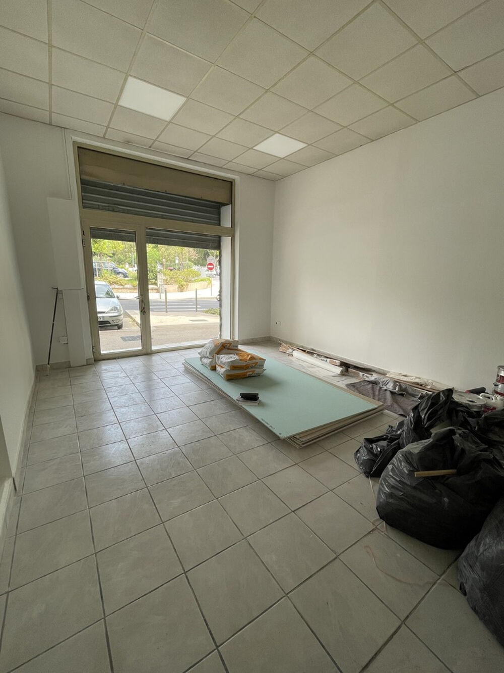   Local professionnel 50 m2 - centre-ville Hyères Hyeres
