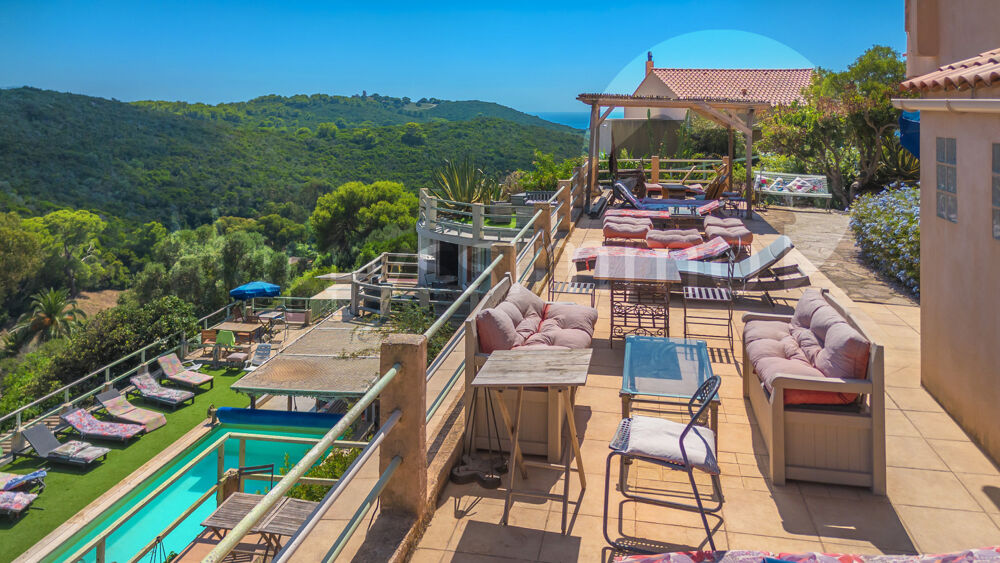 à vendre  Propriété/château Ile Du Levant (83400)