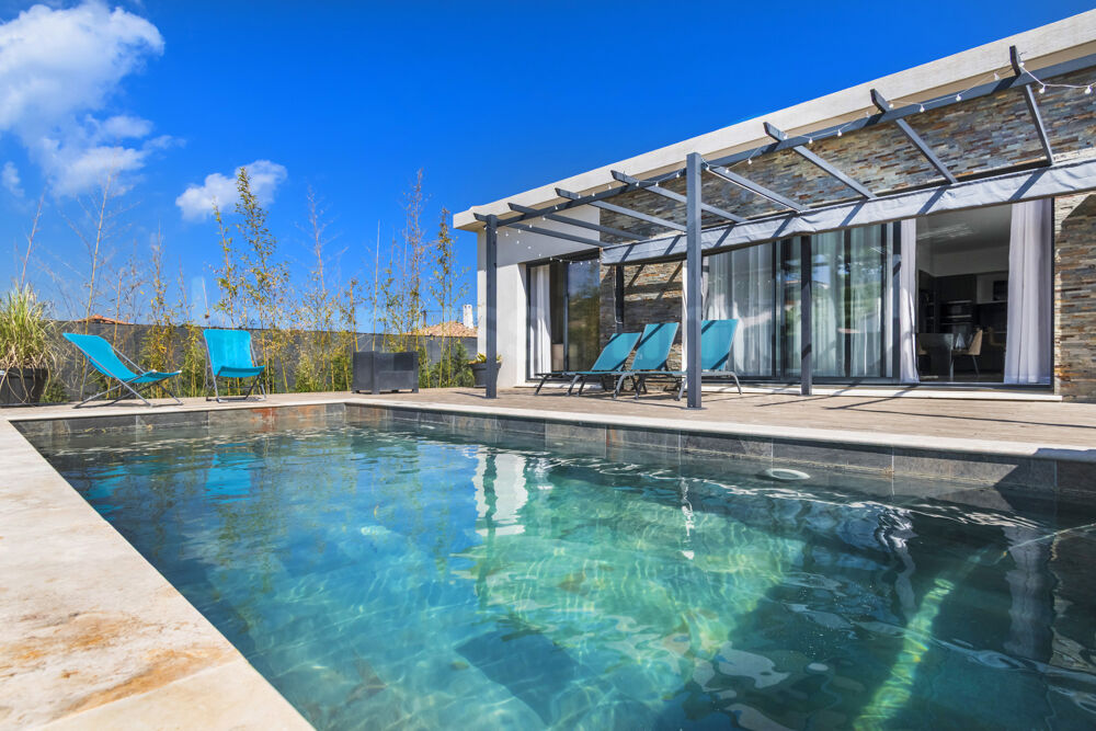 Vente Maison Villa de plain-pied contemporaine de 115 m2 sur 800 m2 de terrain avec piscine Brignoles