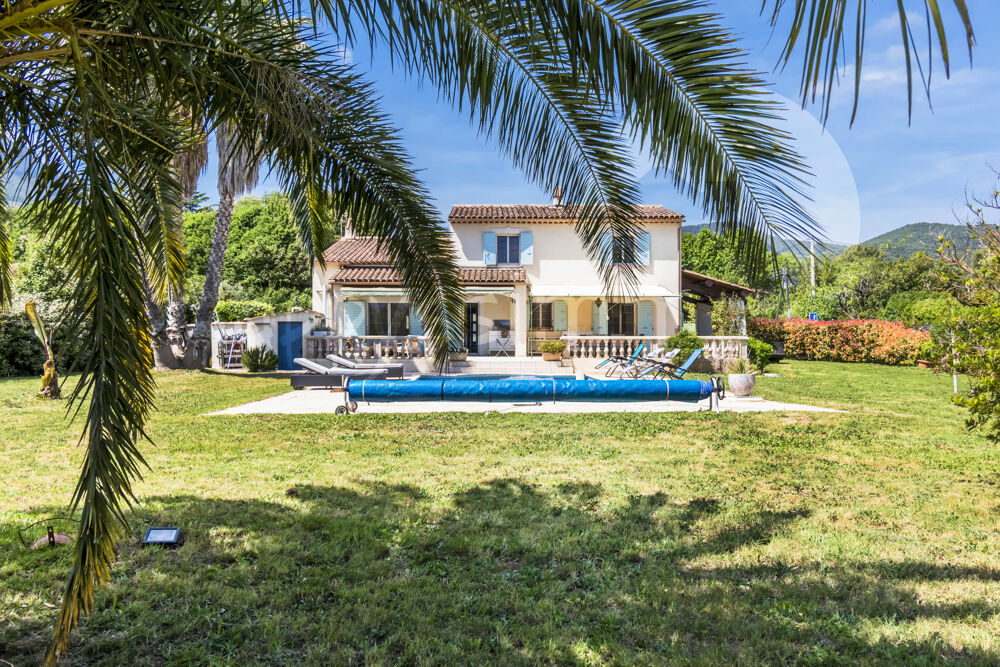 Villa de 150 m sur 2150 m2 de terrain plat avec piscine