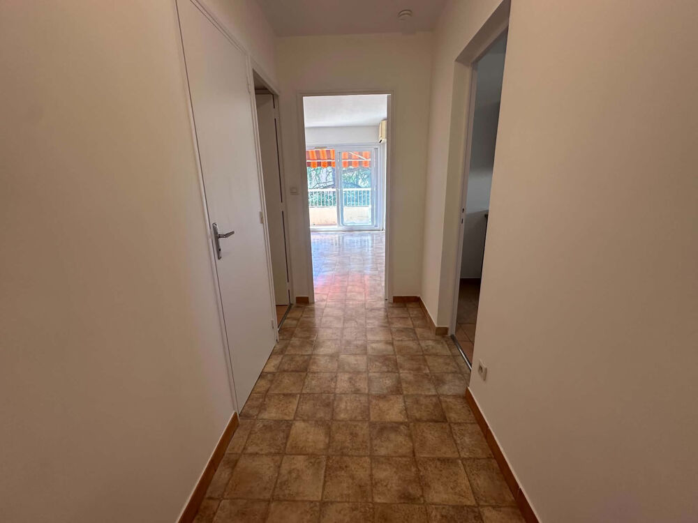 A Louer T2 de 53 m2 avec balcon et stationnement à HYERES