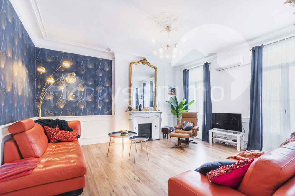 Vente Appartement Appartement haussmannien de 126 m2 avec aperçu mer, balcon filant, cave, chambre de bonne Toulon