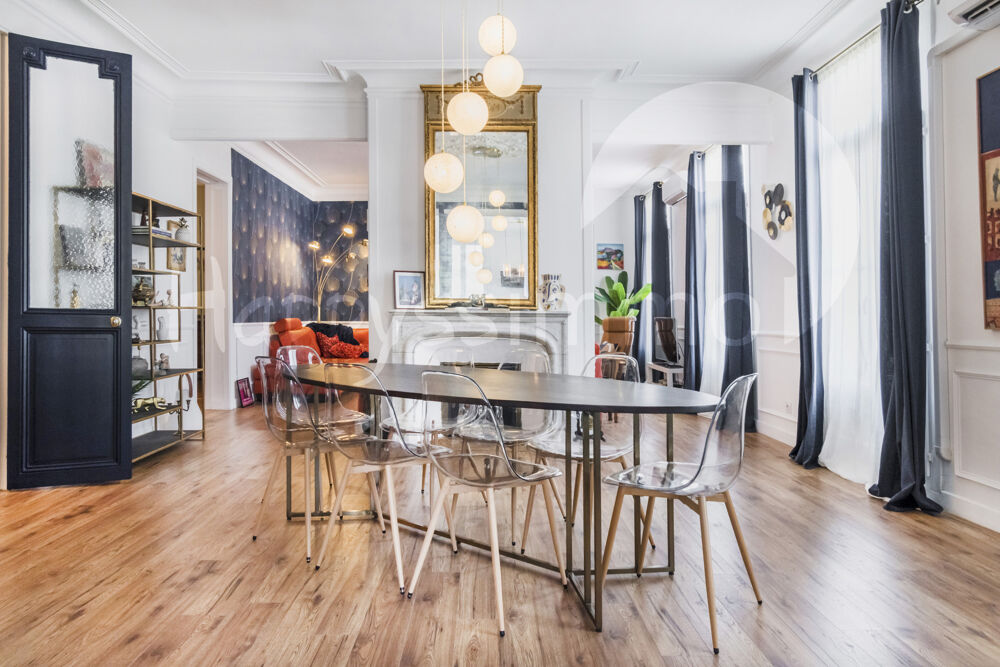 Vente Appartement Appartement haussmannien de 126 m2 avec aperçu mer, balcon filant, cave, chambre de bonne Toulon