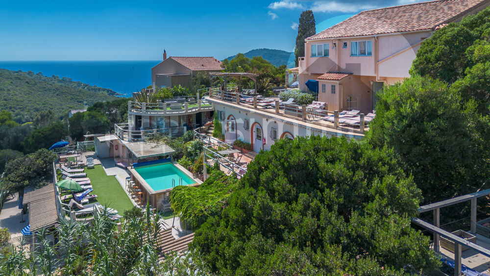 à vendre  Propriété/château Ile Du Levant (83400)