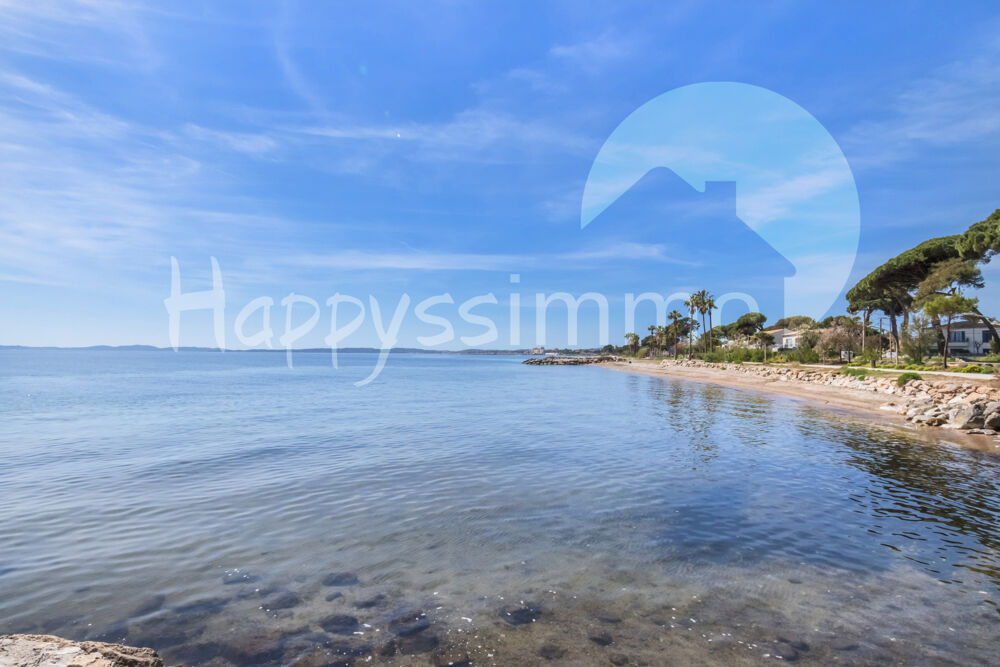 Vente Maison Hyères-Plage : Villa de 230 m2 - Deux appartements - Garage et stationnements Hyères
