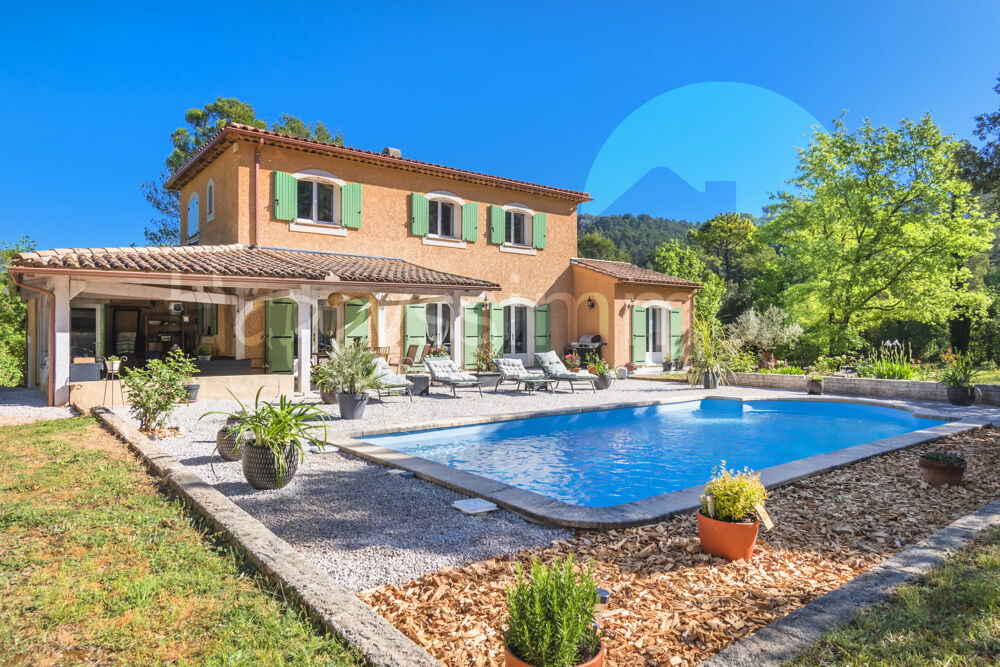 Belle villa provençale de 172 m2 avec piscine sur un terrain de 4000 m2