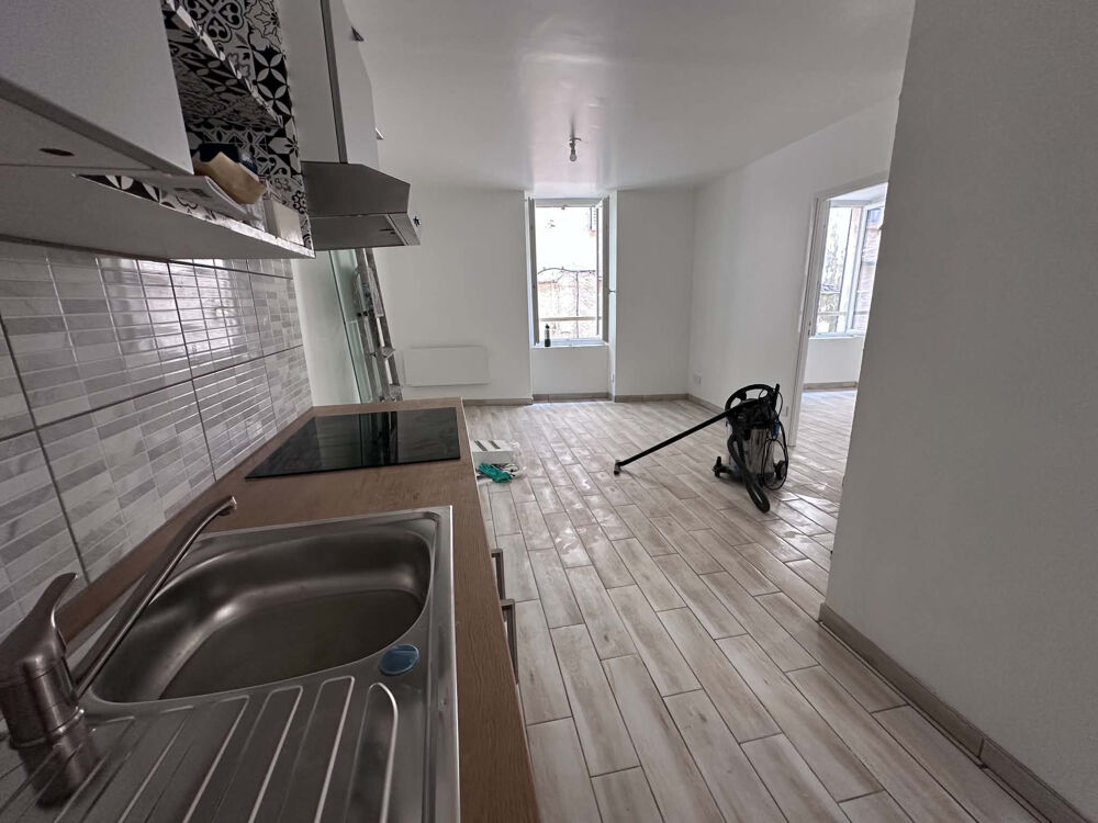 Location Appartement A Louer - Appartement T2 entièrement rénové - Centre ville HYERES Hyères