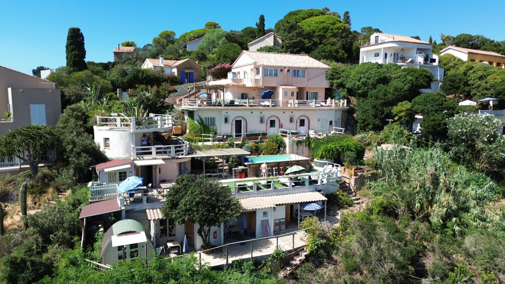 à vendre  Propriété/château Ile Du Levant (83400)