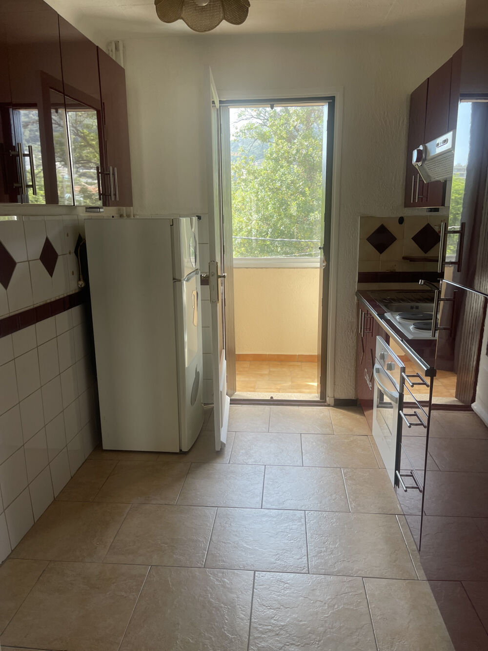 Vente Appartement TOULON EST - EXCLUSIVITE - APPARTEMENT T3 TRAVERSANT- LOGGIA - BALCON  - STATIONNEMENT AISE - CAVE Toulon