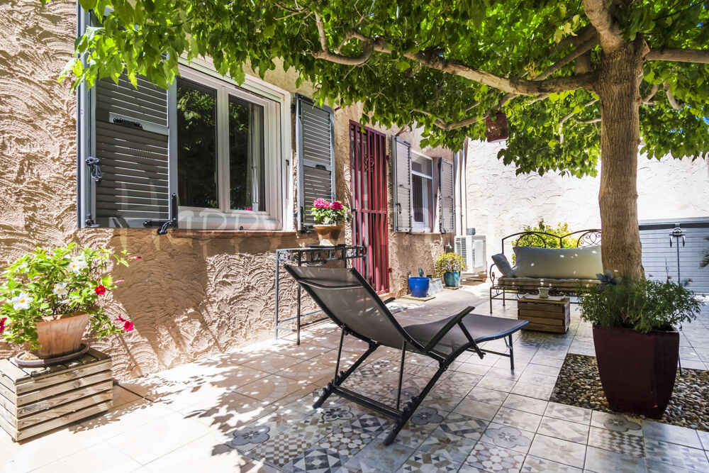Vente Maison Maison de type 3 de 65 m2 avec  240 m2 de terrain, un garage et un aperçu mer Carqueiranne