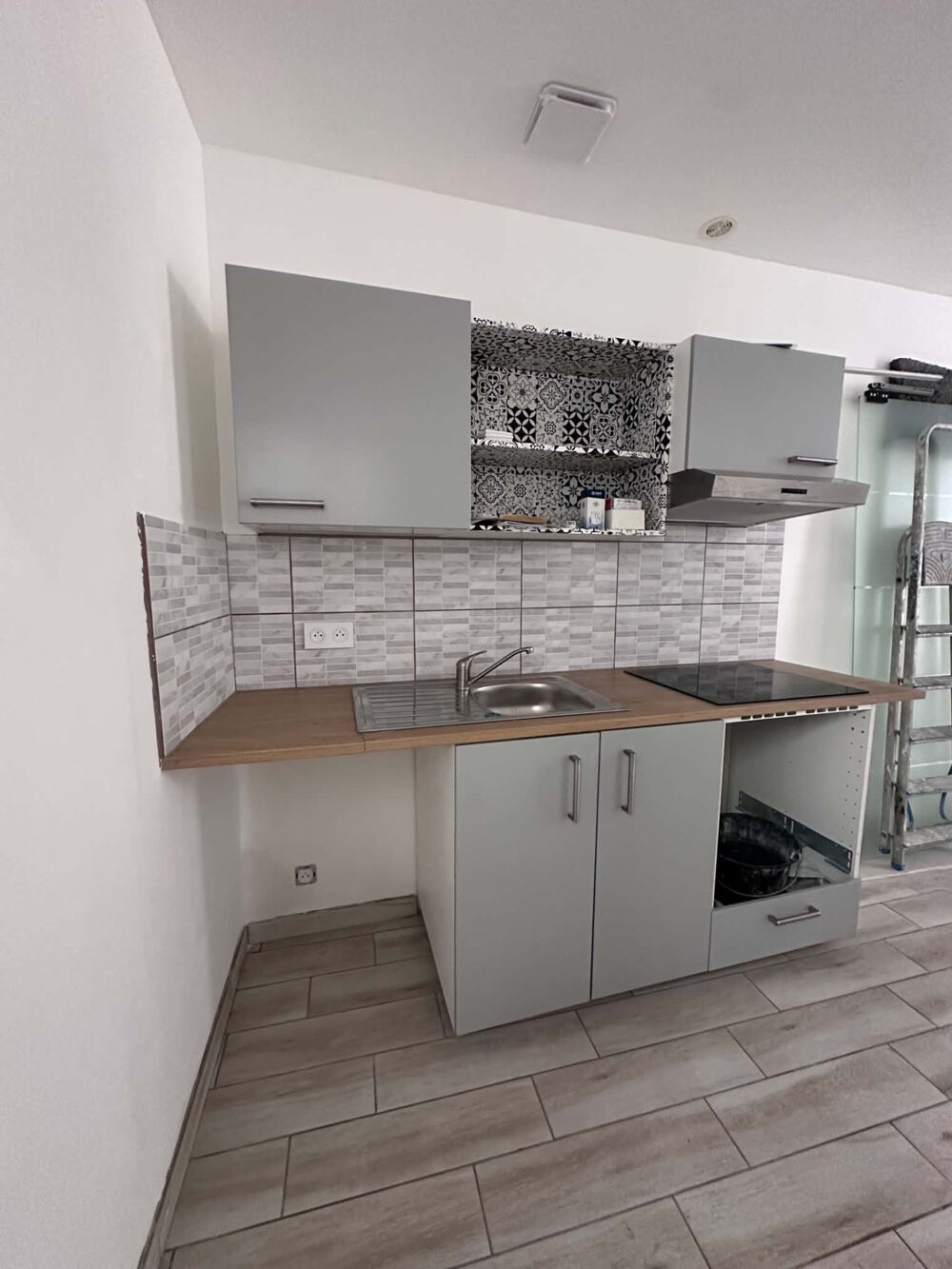 Location Appartement A Louer - Appartement T2 entièrement rénové - Centre ville HYERES Hyères