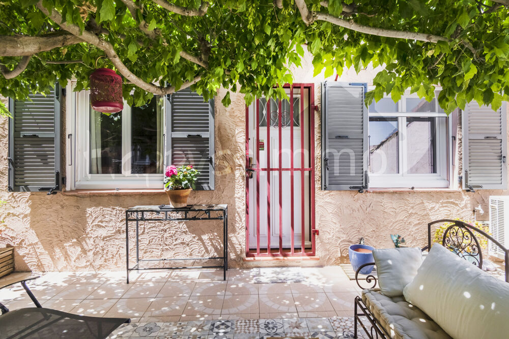 Vente Maison Maison de type 3 de 65 m2 avec  240 m2 de terrain, un garage et un aperçu mer Carqueiranne