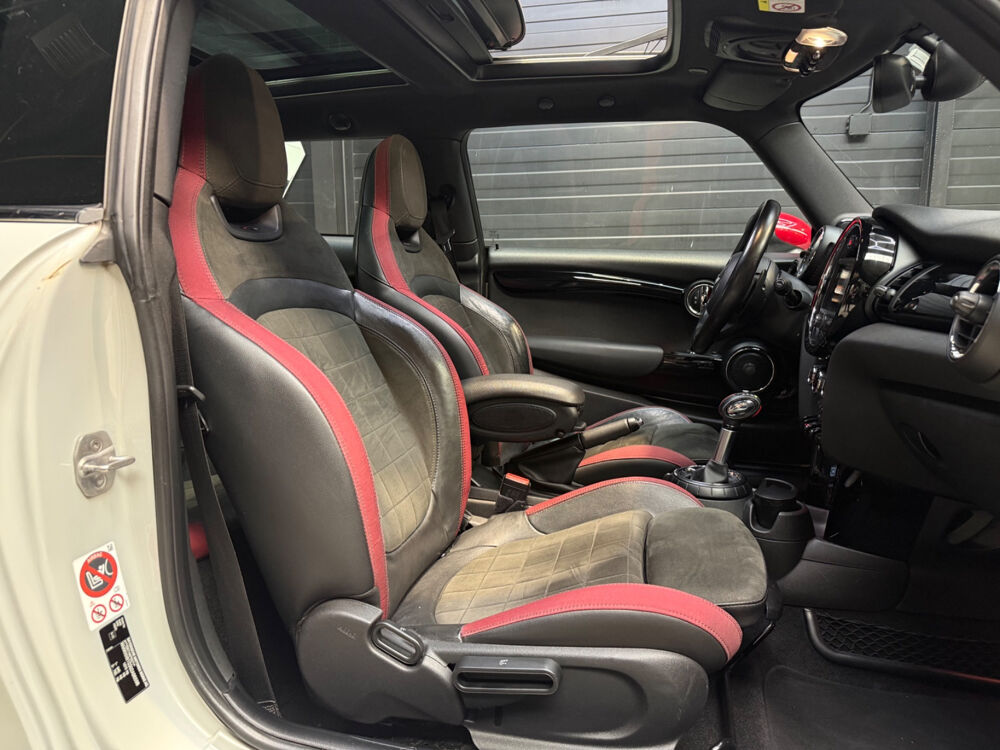 Cooper S Hatch 3 Portes D 170 ch BVA6 Finition John Cooper Wo 2017 occasion 95310 Saint-Ouen-l'Aum&ocirc;ne