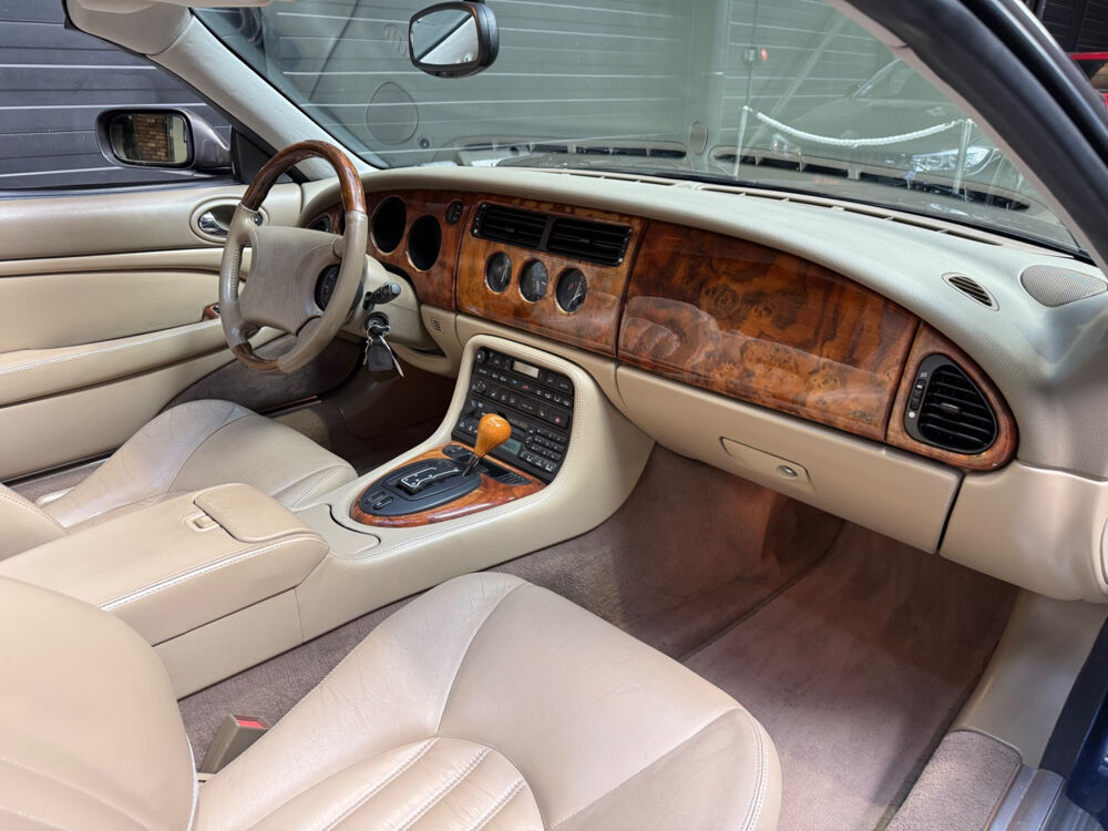 XK8 4.0i V8 Cabriolet 1998 occasion 95310 Saint-Ouen-l'Aum&ocirc;ne