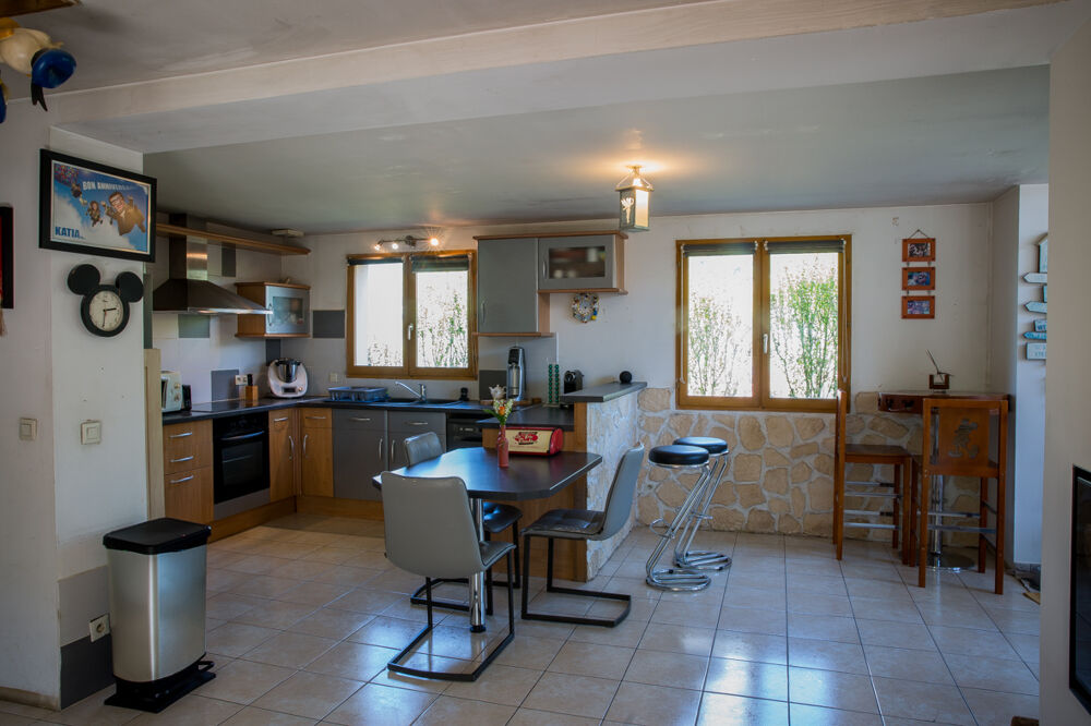 Maison de 178 m2 composée de 2 appartements, sur terrain de 1041 m2