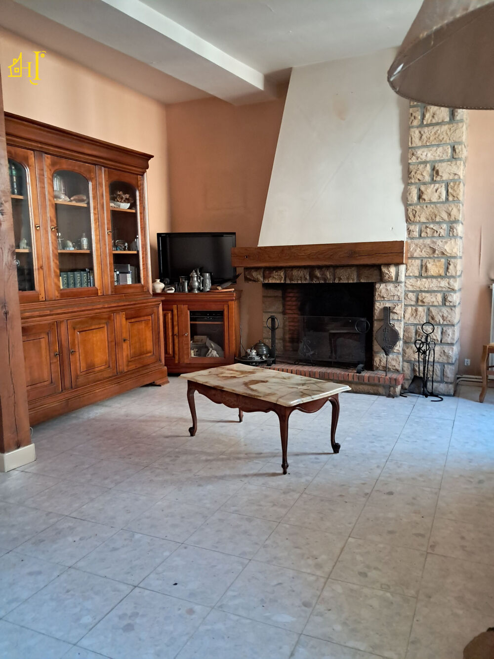 Maison comprenant trois logements