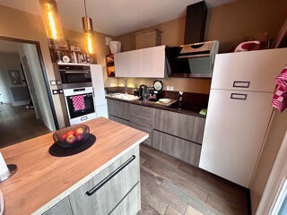  Appartement à louer 3 pièces 77 m²