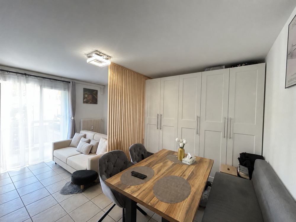 Grand appartement avec 2 pièces à louer à Ville-La-Grand