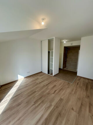  Appartement � louer 4 pi�ces 100 m�