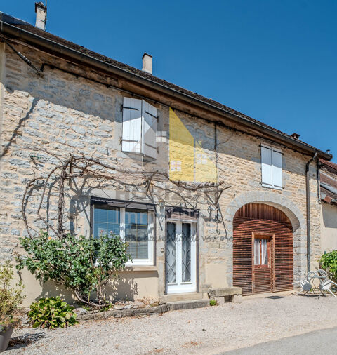   Charmante maison de village mitoyenne avec jardin et garages aux portes de Lons-le-Saunier Maison - 6 pièce(s) - 165 m²
