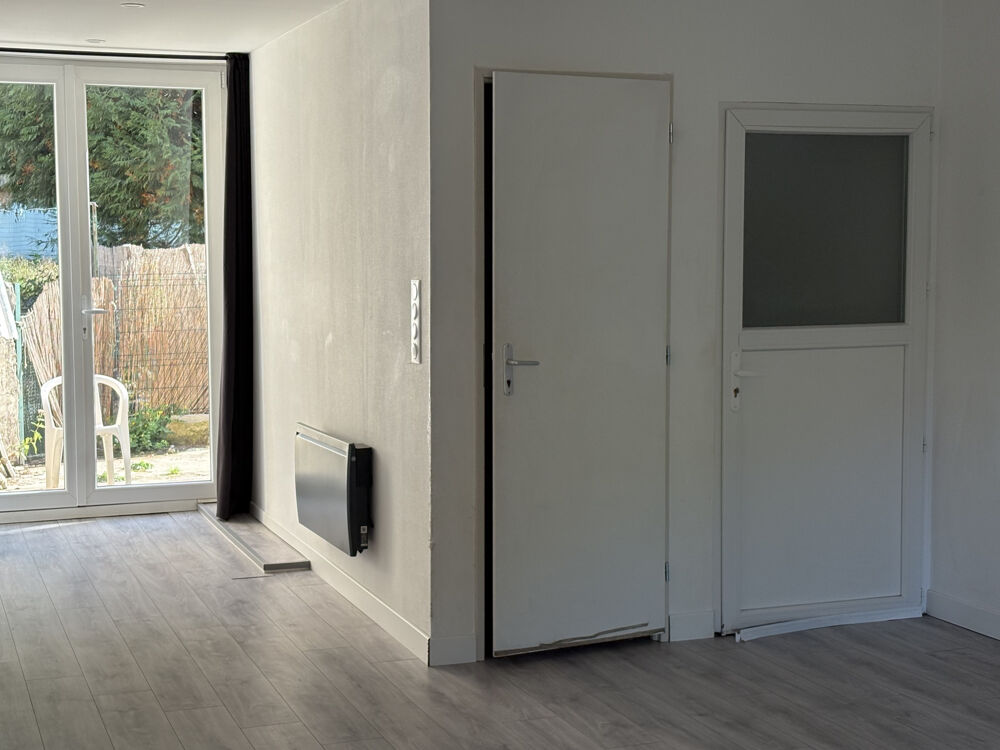 Location Maison A louer à SAINT-CLAUDE, petite maison de Type 2 mitoyenne d'un côté St claude