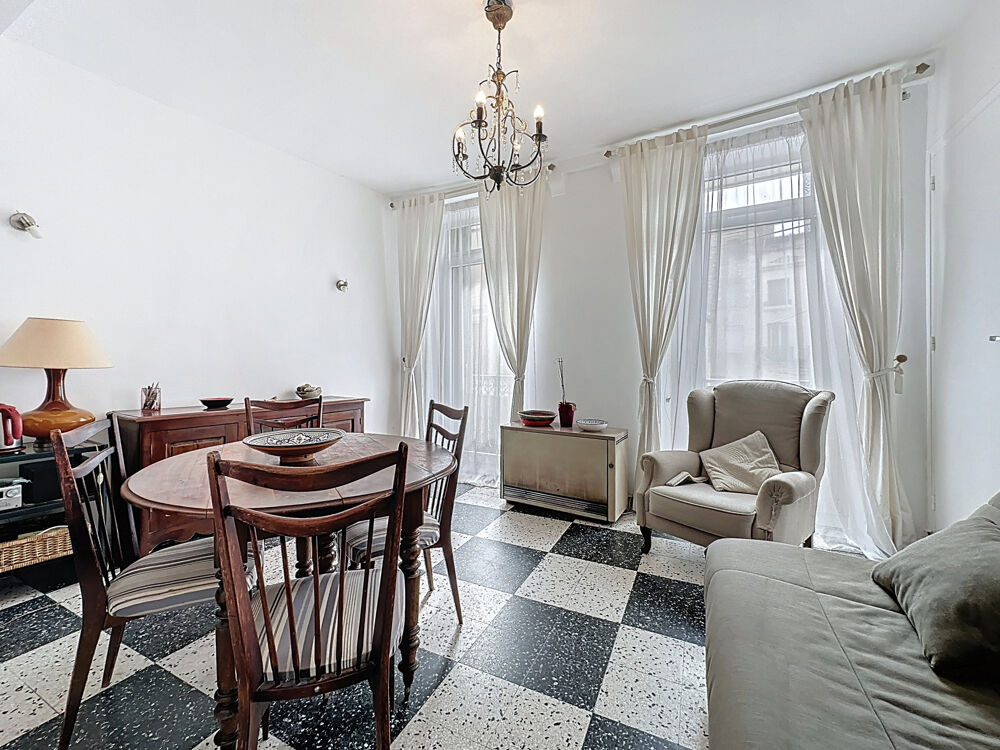 Maison de caractère de 152 m2 avec local commercial au coeur de Vinça