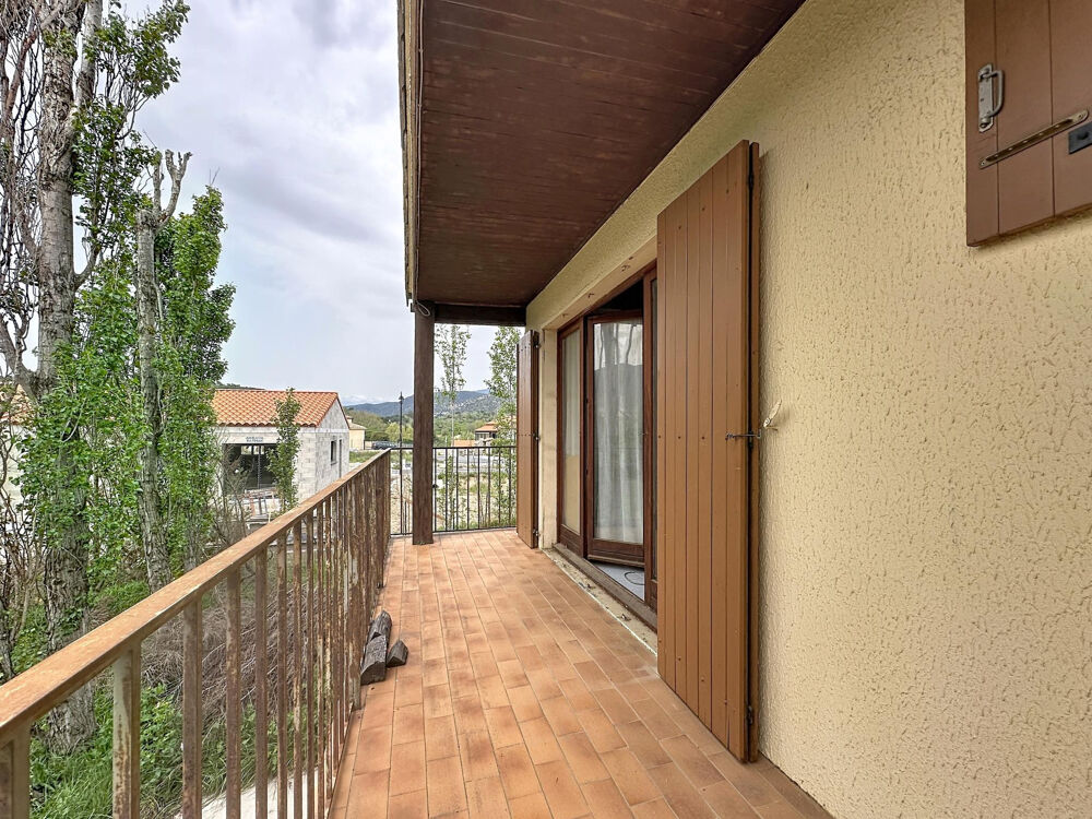 Maison à fort potentiel avec double garage à Rodès